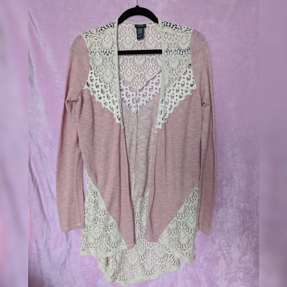 🧁 Rue21 pink \ white lace cardigan